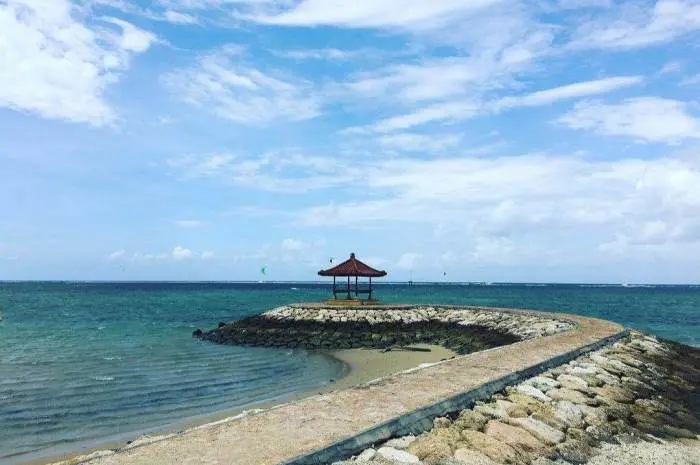 Pantai Mertasari, Spot Terbaik Menikmati Keindahan Lautan Sembari Kulineran di Denpasar